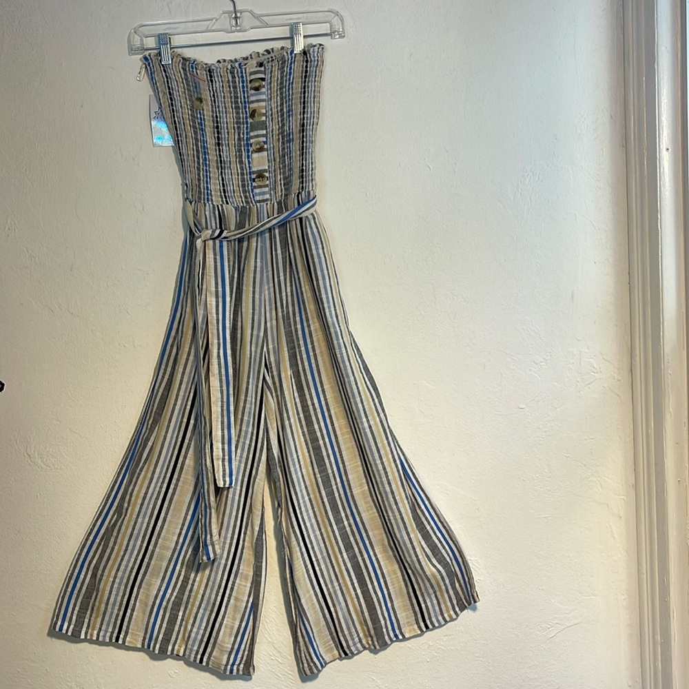 Blue Island Romper/Jumpsuit NWT Halter Women’s Size S. Ankle & cropped. L - 21”0